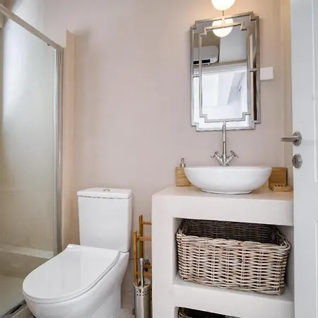 The Mirror With Large Sunny Balcony Apartment *